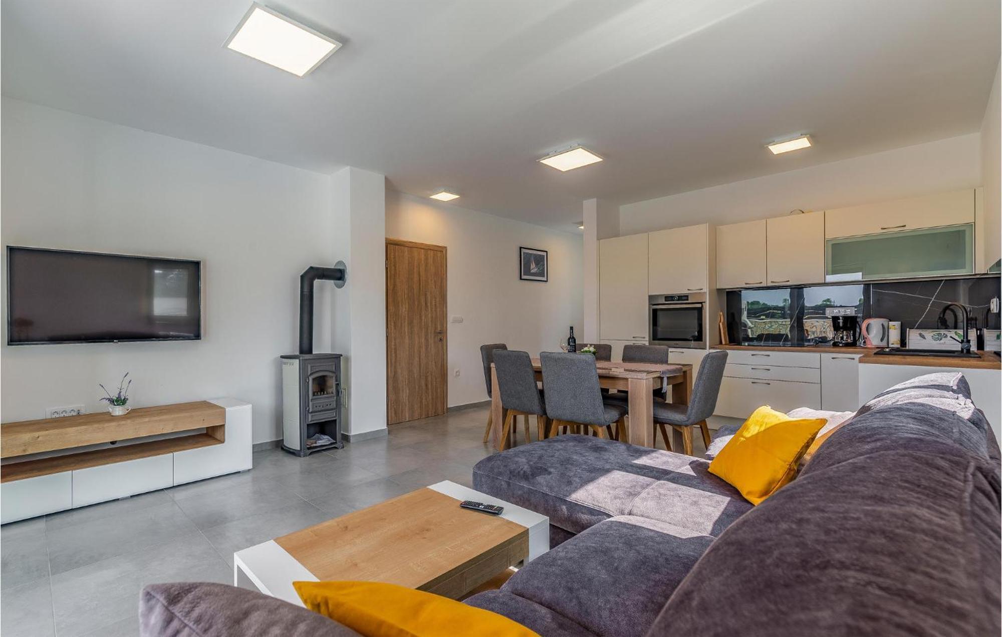 Ferienhaus Gorgeous In With Kitchen