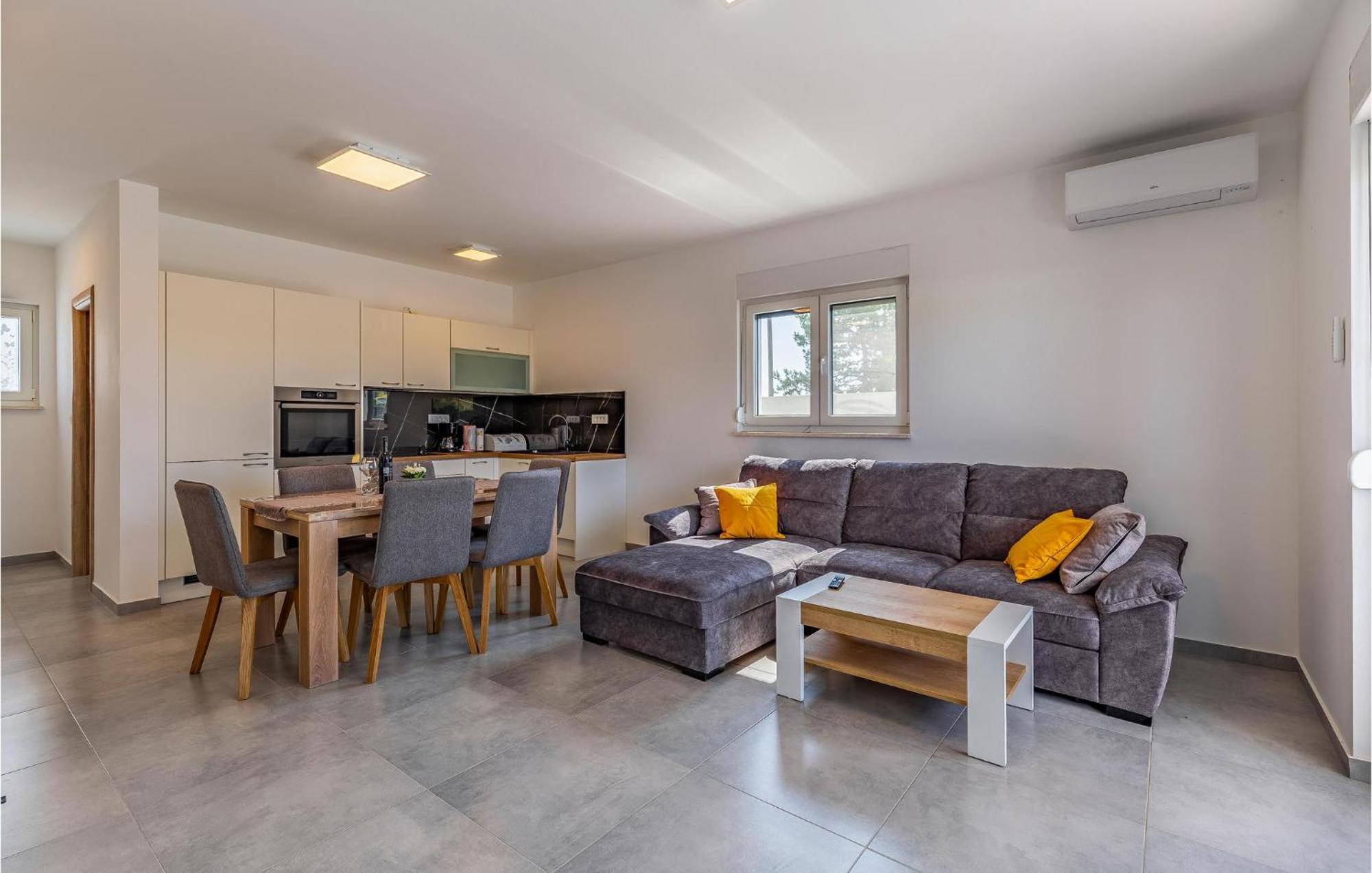 Ferienhaus Gorgeous In With Kitchen *