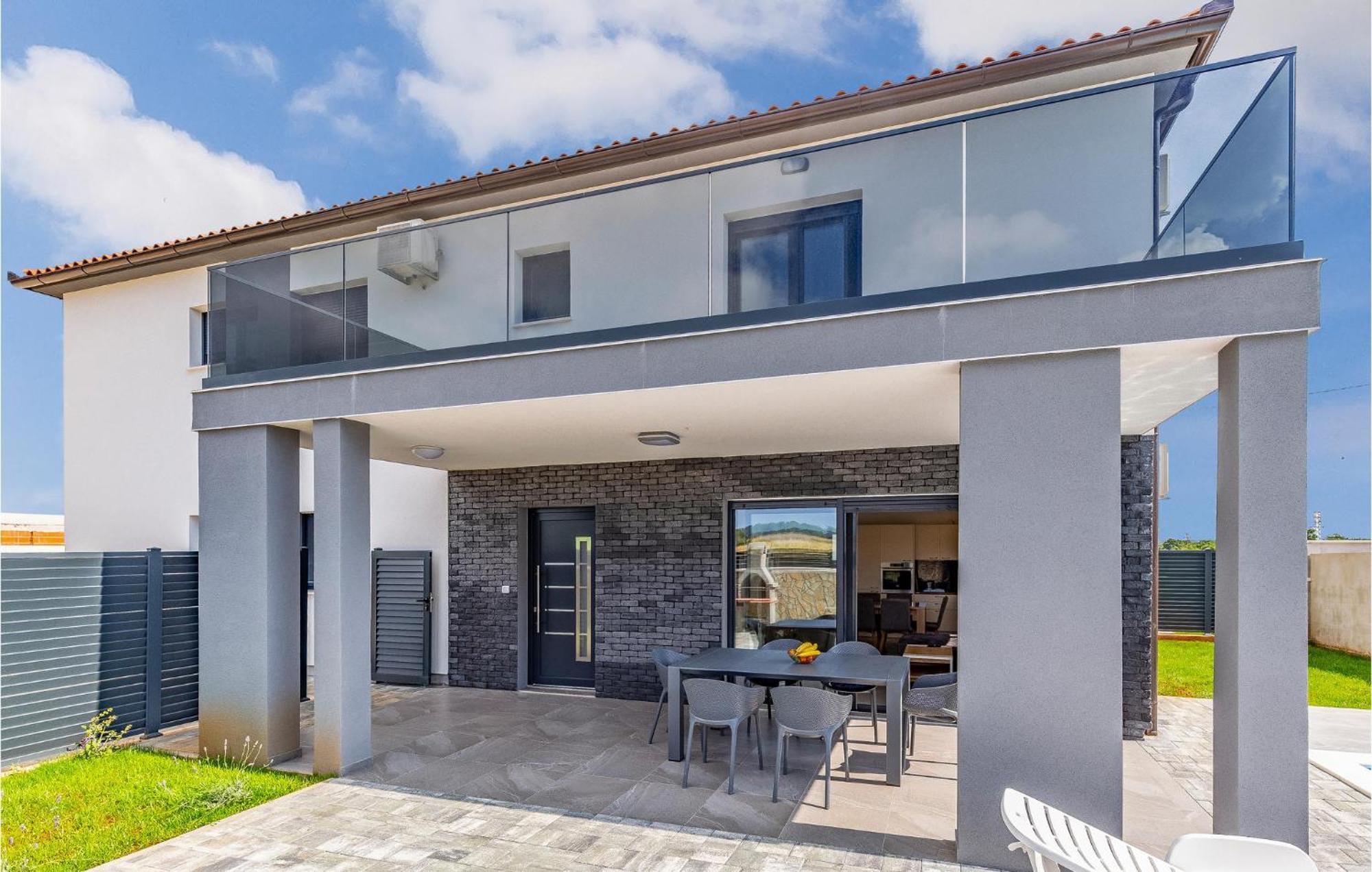Ferienhaus Gorgeous In With Kitchen Pula
